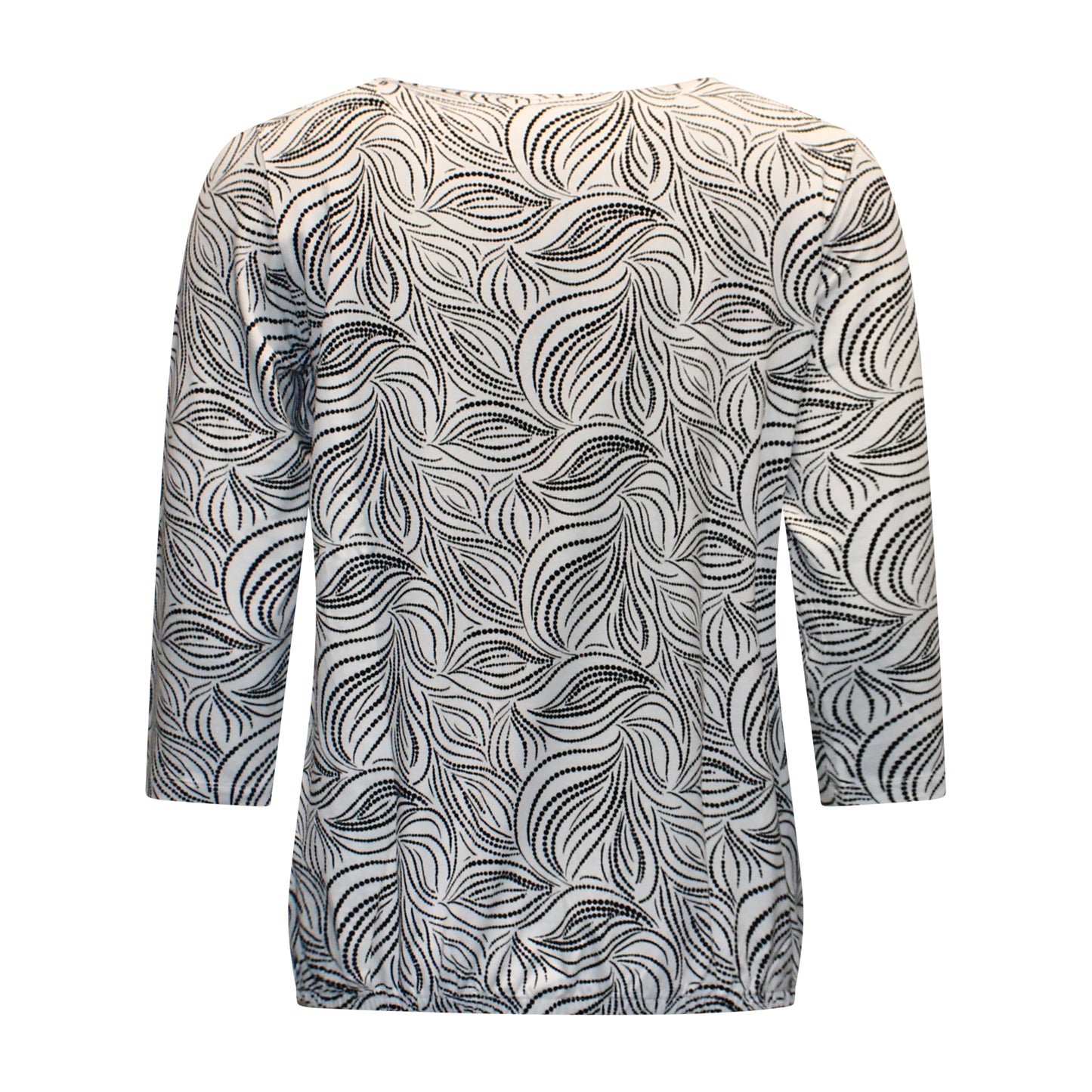 Achterzijde van Brandtex t-shirt Astrid met driekwart mouwen, all-over stippenpatroon en elastische zoom in wit.