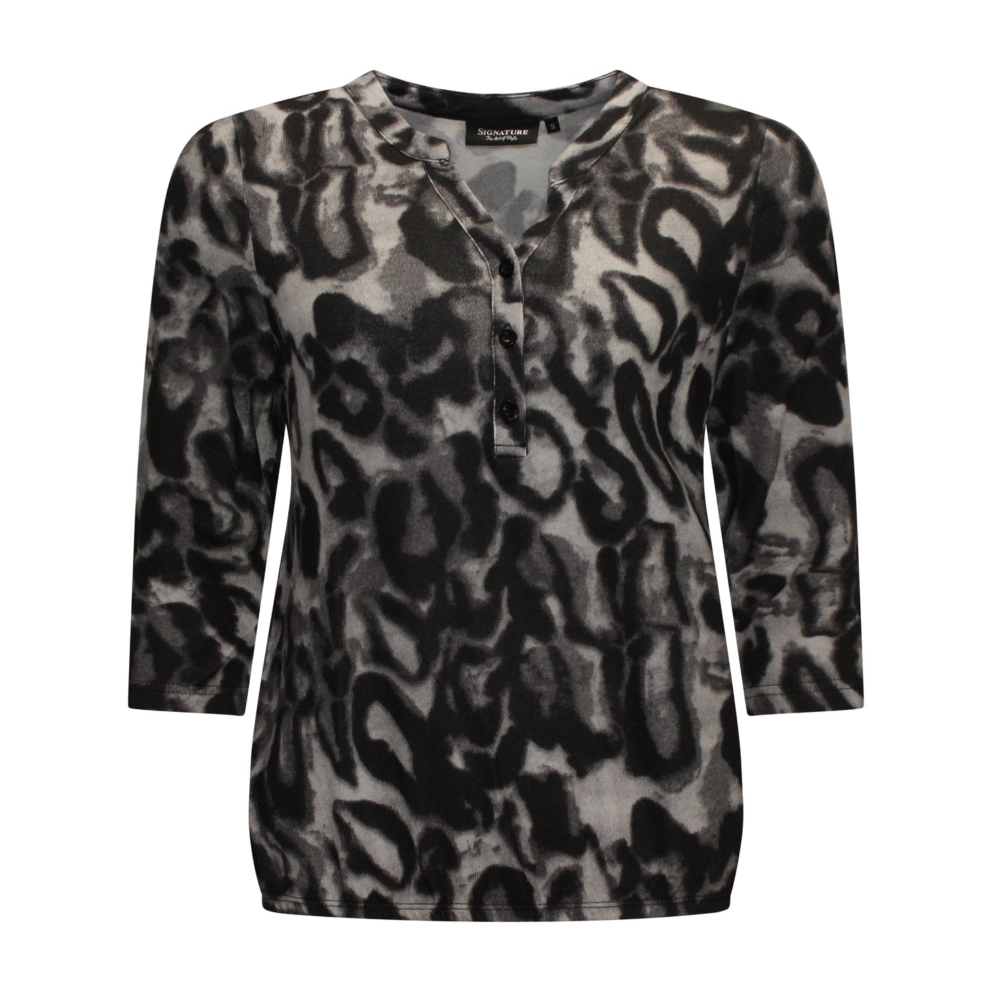 Voorzijde van Signature Blouson Anouk met V-hals, knoopjes, driekwartmouwen en subtiel patroon in zwart.