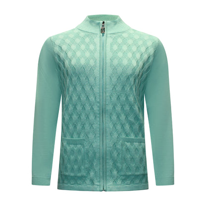 Voorzijde van Bon Tricot vest Tineke met opstaande geribbelde kraag, ritssluiting, zakken en ajour-structuurpatroon in groen.