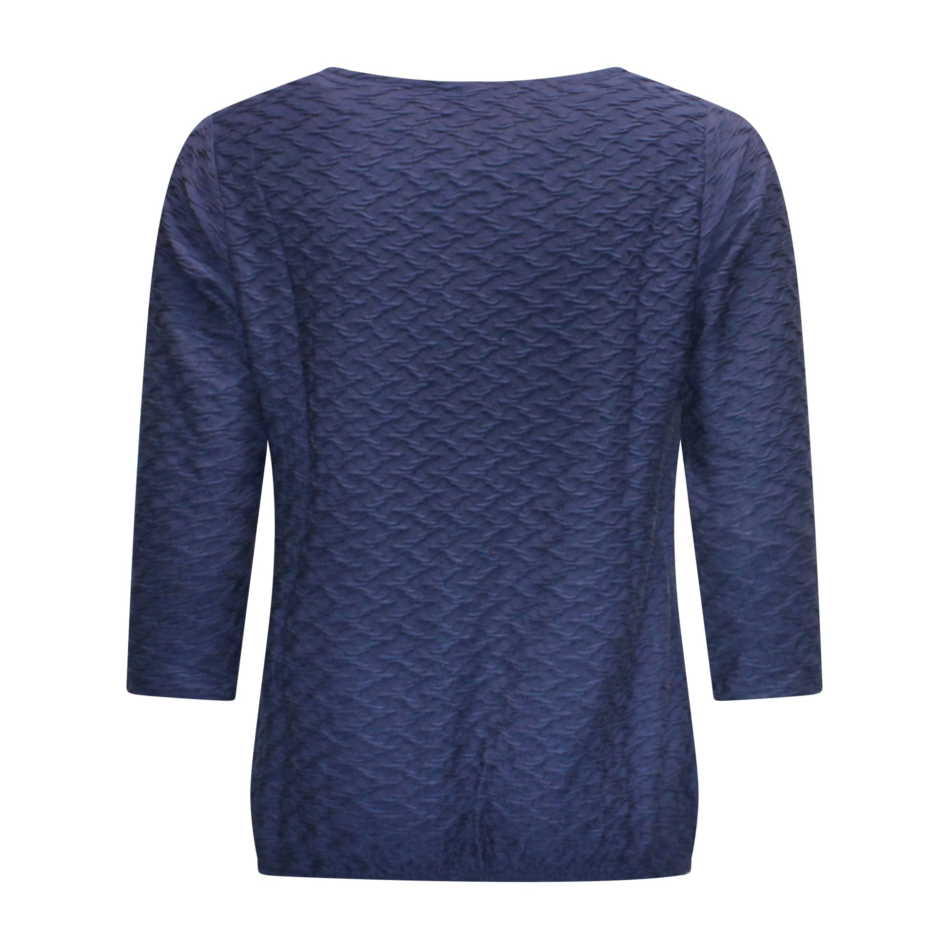 Achterzijde van Brandtex T-shirt Luna met driekwart mouwen en subtiel motiefje in marine.