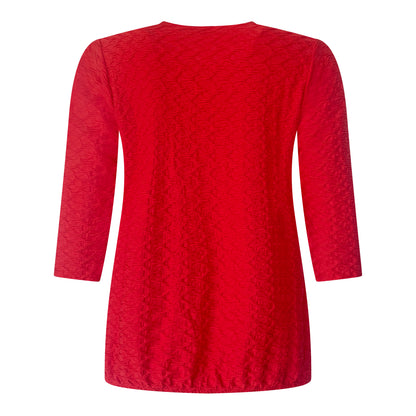 Achterzijde van Brandtex T-shirt Luna met driekwart mouwen en subtiel motiefje in rood.