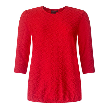Voorzijde van Brandtex T-shirt Luna met ronde hals, driekwart mouwen en subtiel motiefje in rood.