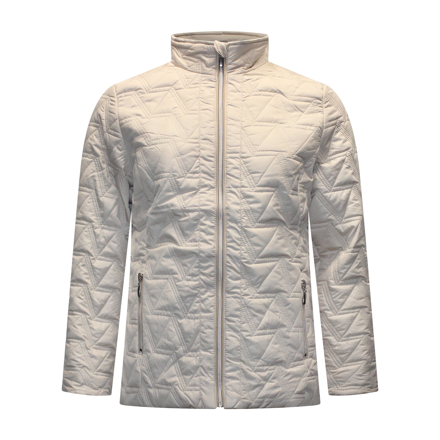 Voorzijde van Brandtex jas Jolanda met opstaande kraag, ritssluiting, doorgestikt patroon en ritzakken in beige.