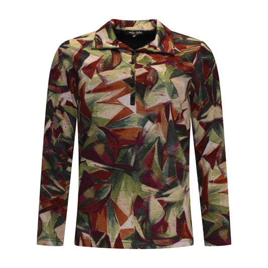 Voorzijde van Ladystyle Poloshirt Tanja met polokraag, knoopsluiting, rechte pasvorm en bruin-groenige print.