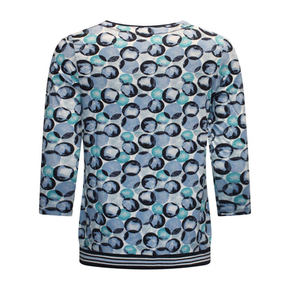 Achterzijde van MXO Blouson Isabel met driekwart mouwen, elastische onderband en cirkelmotief in blauw. Koordjesdetail aan de hals.