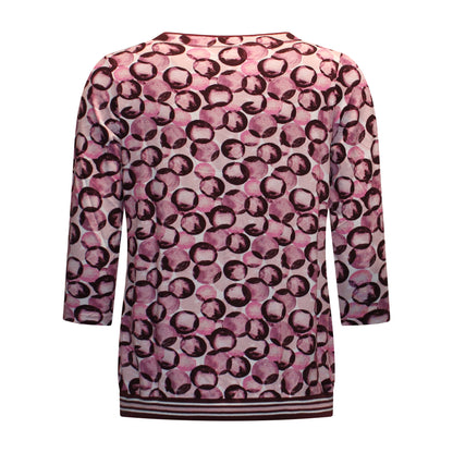 Achterzijde van MXO Blouson Isabel met driekwart mouwen, elastische onderband en cirkelmotief in het roze. Koordjesdetail aan de hals.