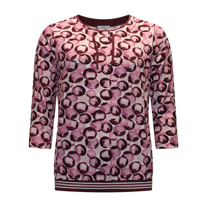 Voorzijde van MXO Blouson Isabel met ronde hals, driekwart mouwen, gestreepte elastische band en cirkelmotief in het roze. Koordjesdetail aan de hals.