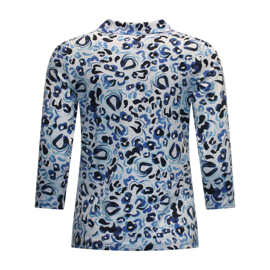 Achterzijde van Marinello poloshirt Marloes met recht model, driekwart mouwen en luipaarddessin in blauw en lichtgrijs.