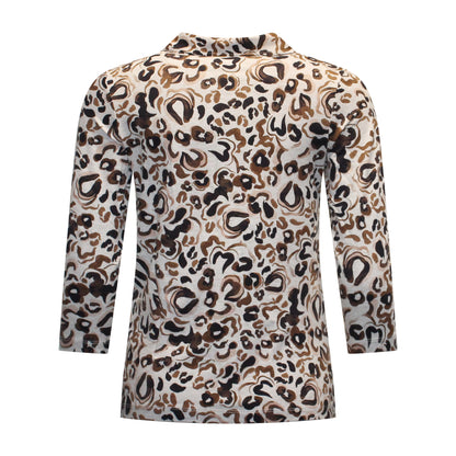 Achterzijde van Marinello poloshirt Marloes met recht model, driekwart mouwen en luipaarddessin in bruin en taupe.