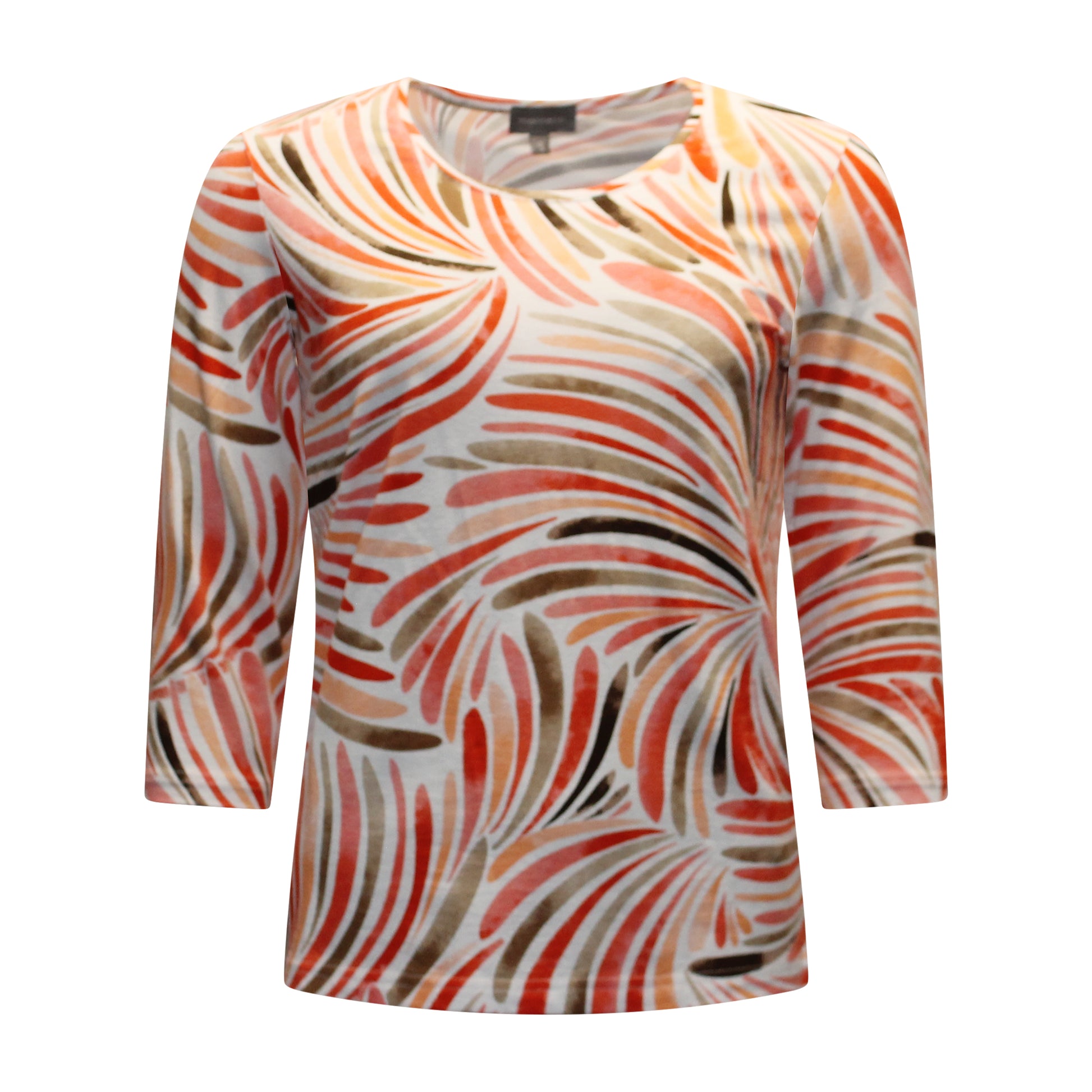 Voorzijde van Marinello shirt Evelien met ronde hals, driekwart mouwen en kleurrijk patroon in rood en oranje.