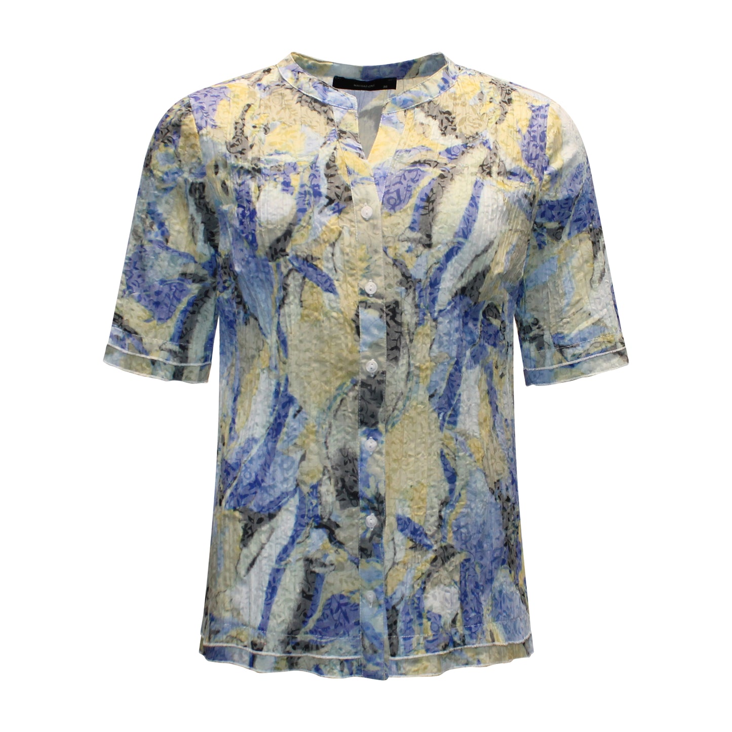Voorzijde van Navigazione blouse Sylvia met ronde hals, V-opening, knoopsluiting, korte mouwen en all-over print in blauw.