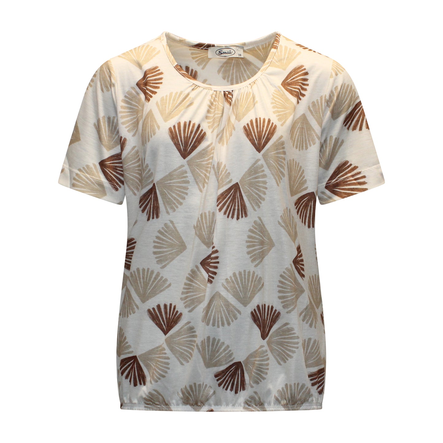 Voorzijde van Sensia blouson Elske met ronde hals, fijne rimpeling, korte mouwen en waaiermotief in zandkleur.