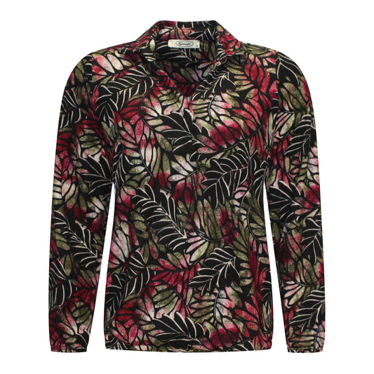 Voorzijde van Sensia Blouson Femke met diepe v-hals en bloemmotief in het groen.