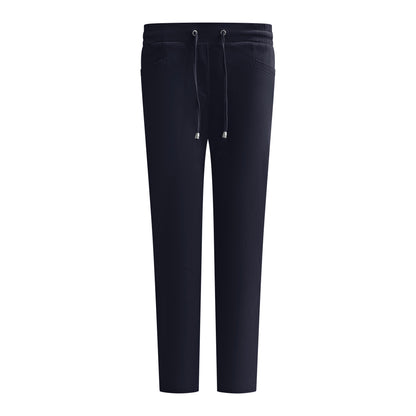 Voorzijde van Sensia Pantalon Peggy in zwart, korte lengte, winterkwaliteit, met elastische band en zakken.