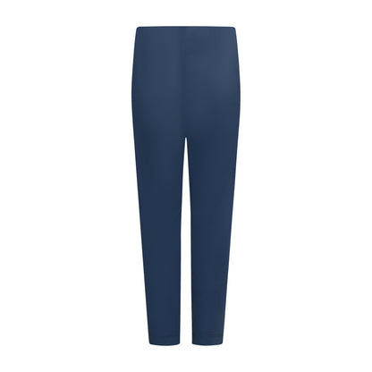 Achterzijde van Sensia Pantalon Penny in het lichtblauw, korte lengte met comfortabele pasvorm.