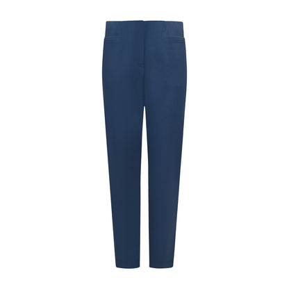 Voorzijde van Sensia Pantalon Penny in het lichtblauw korte lengte, elastische band en zakken aan de voorzijde.