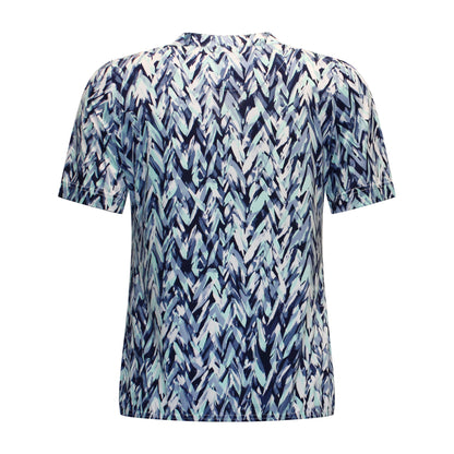 Achterzijde van Sensia Shirt Esmee met korte mouwen en grafische print in blauw en offwhite tinten.