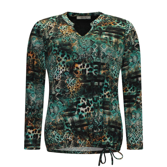 Voorzijde van Sensia T-shirt Lisanne met ronde hals, subtiel V-halsje en koordje onderaan in groen.