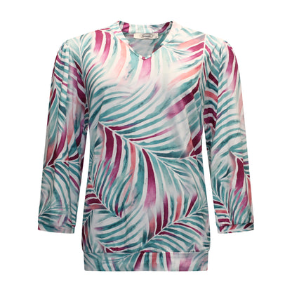 Voorzijde van Sensia t-shirt Tess met ronde hals, kleine v-hals, driekwart mouwen en elastische band onderaan.