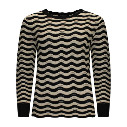 Voorzijde van Signature Pullover Mariska met ronde hals, lange mouwen, boordje en gegolfd streepmotief in zwart.