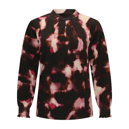 Voorzijde van Signature T-shirt Celeste in rood met ronde hals, lange mouwen met elastiek en patroon.