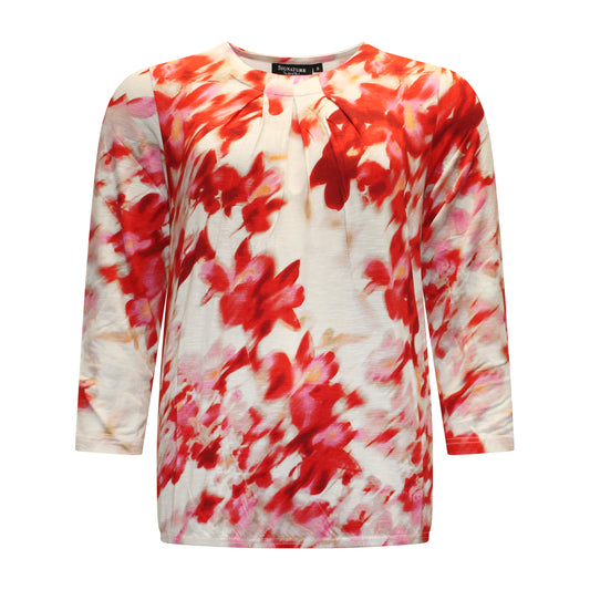 Voorzijde van Signature blouson Mariska met ronde hals, plooidetail, driekwart mouwen, elastische onderband en all-over rood design.