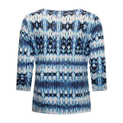 Achterzijde van Signature t-shirt Denise met driekwart mouwen en bloempatroon in blauw met wit.