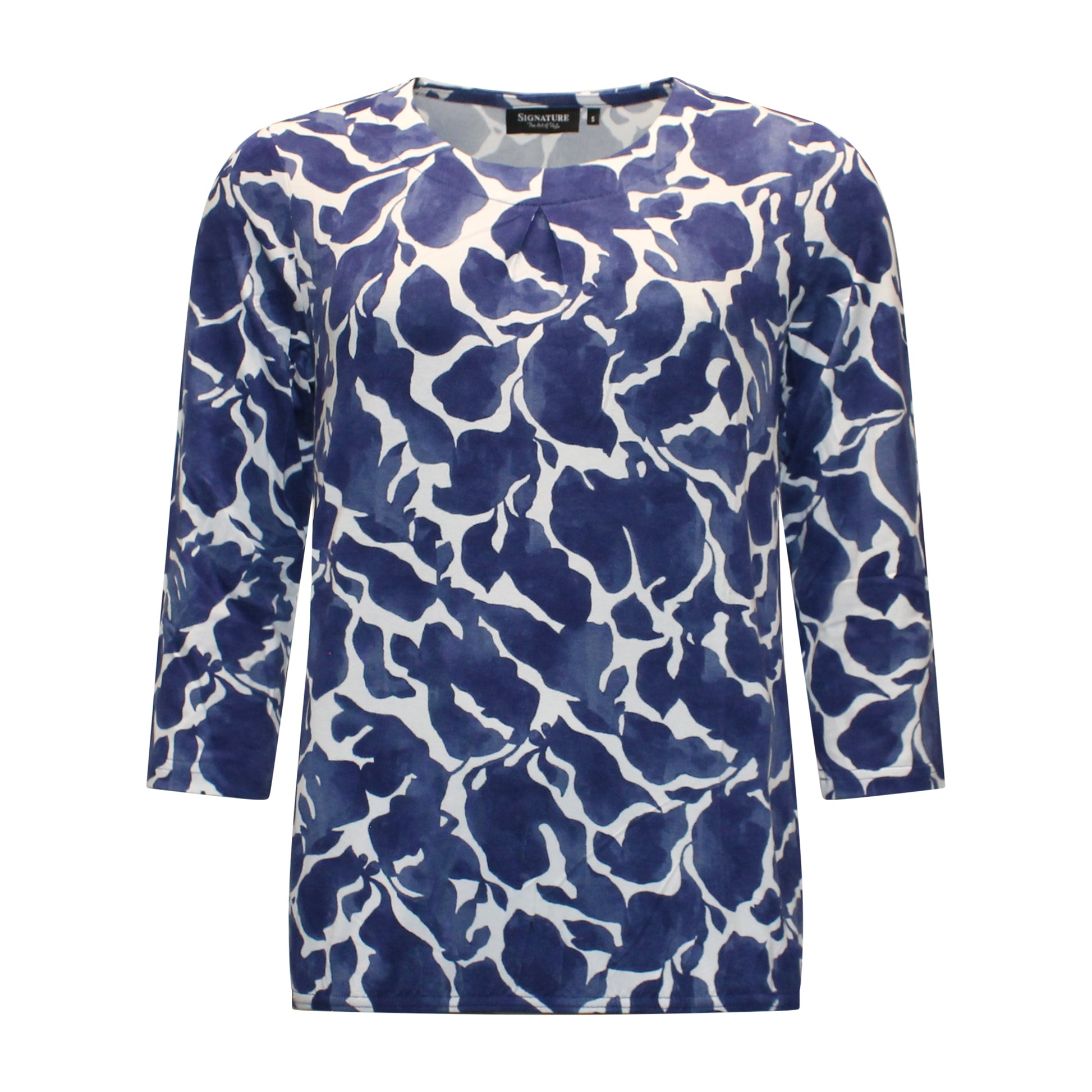 Voorzijde van Signature t-shirt Elske met ronde hals, driekwart mouwen, elastische onderband en bloempatroon in marine.