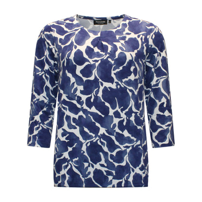 Voorzijde van Signature t-shirt Elske met ronde hals, driekwart mouwen, elastische onderband en bloempatroon in marine.