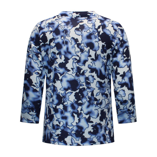 Achterzijde van Signature t-shirt Linda met driekwart mouwen, recht model en bladpatroon in blauw.