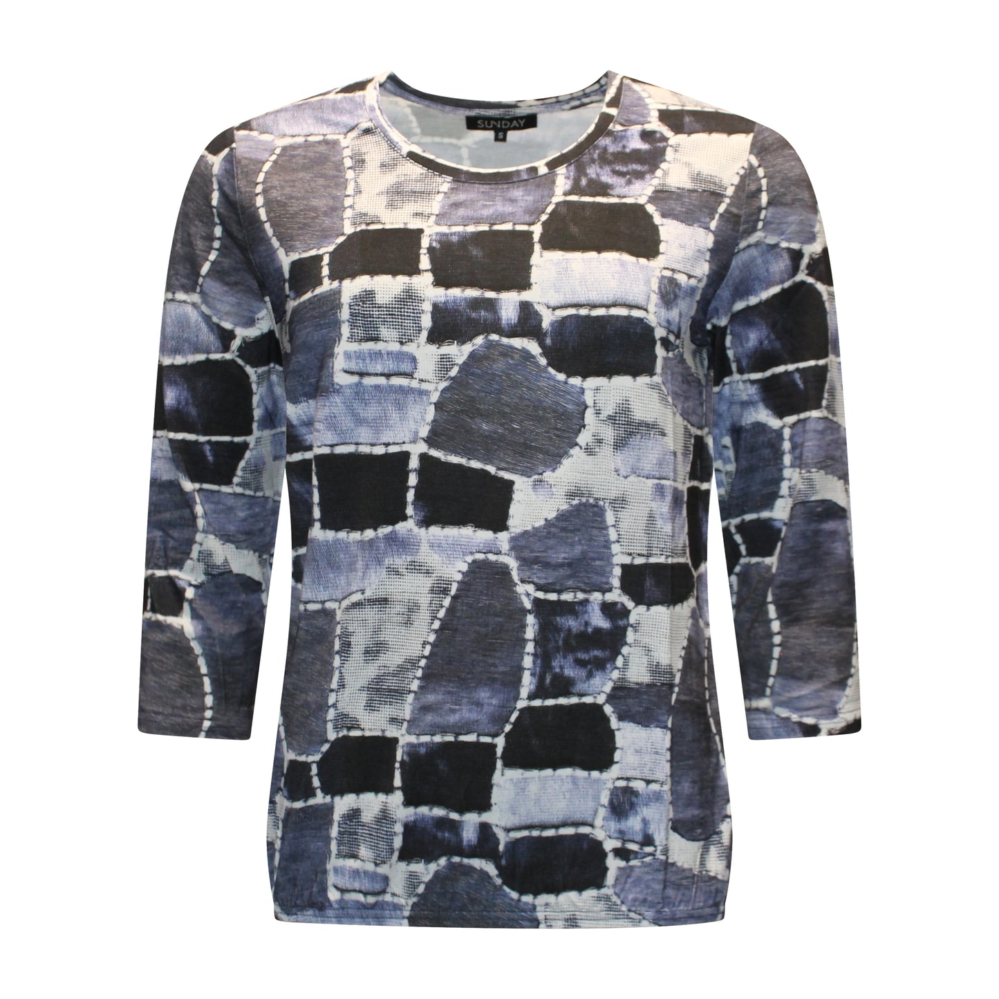 Voorzijde van Sunday blouson Bregje met ronde hals, driekwart mouwen en abstract patroon in blauw, zwart en crème.