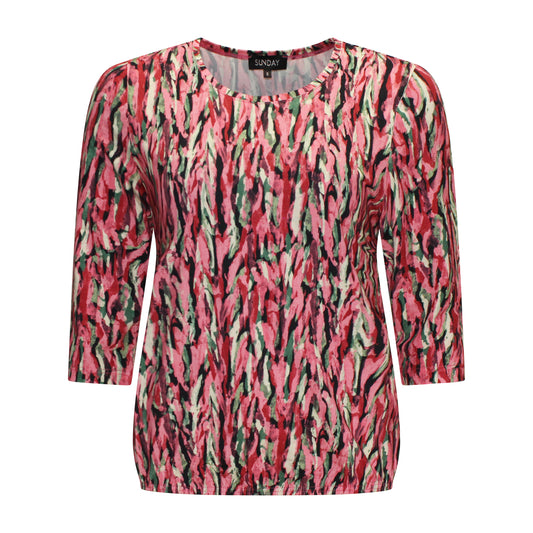 Voorzijde van Sunday Blouson Maris met driekwart mouwen en ronde hals in het roze.