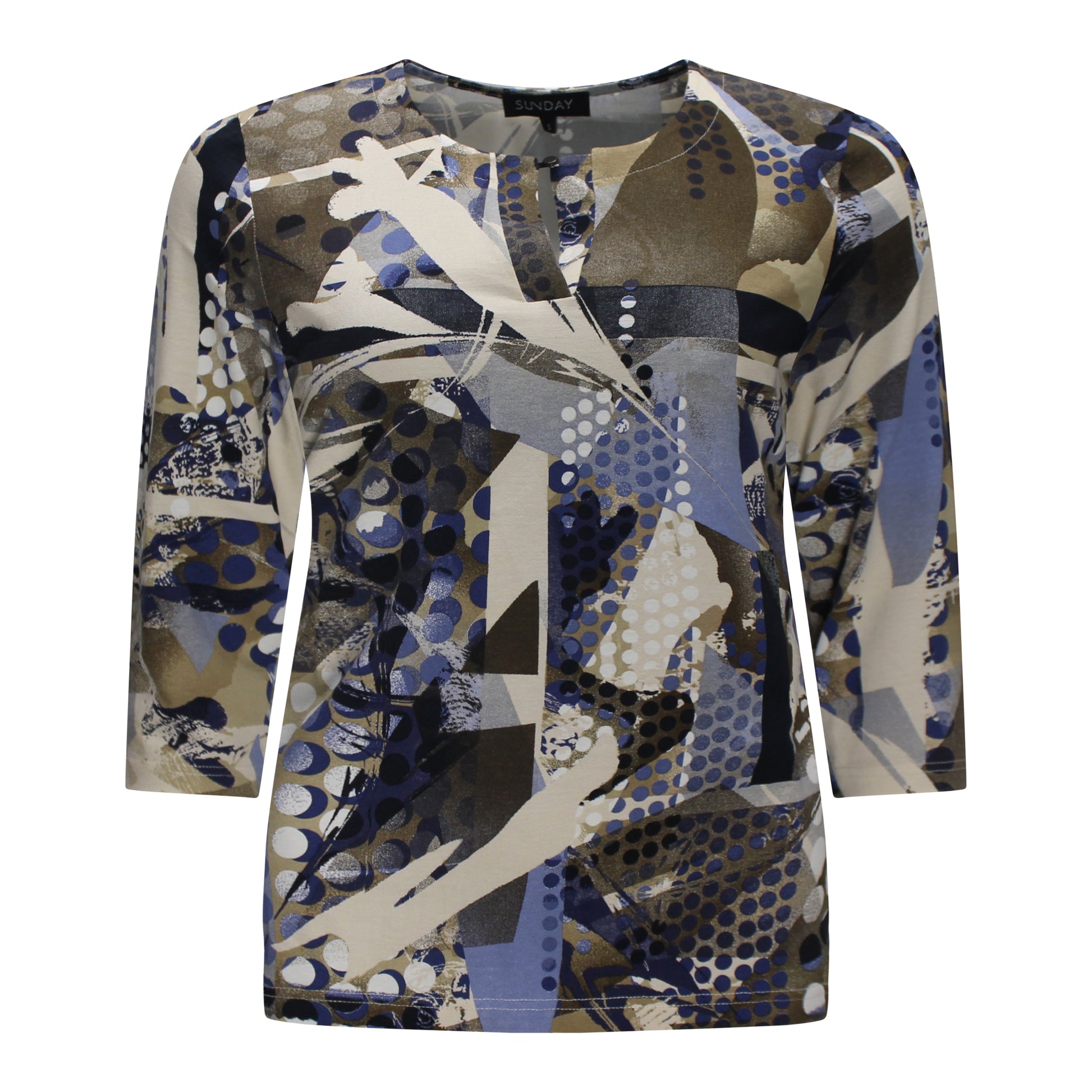 Voorzijde van het Sunday T-shirt Bo met blauw-beige print en ronde hals.
