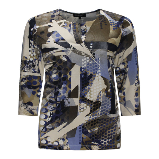 Voorzijde van het Sunday T-shirt Bo met blauw-beige print en ronde hals.