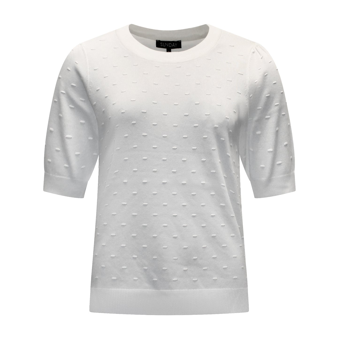Voorzijde van Sunday Trui Marijke met korte mouwen, ronde hals en reliëfpatroon met ingeweven streepjes in wit.