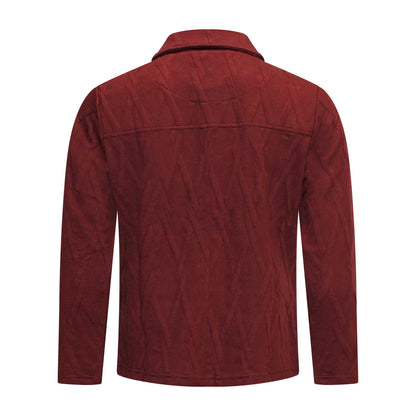 Achterzijde van Sunday Vest Ilse in bordeaux rood met lange mouwen, kraagje en subtiel patroon.