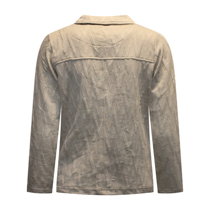 Achterzijde van Sunday Vest Senna met lange stretchmouwen en zachte beige reliëfstof.